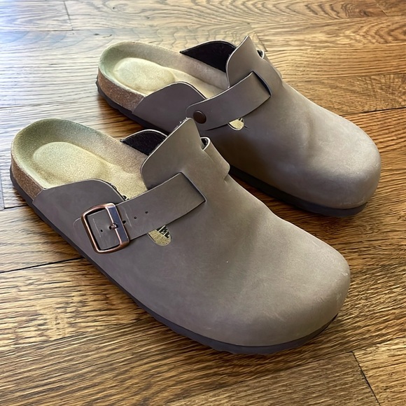 Cushionaire Clogs - Picture 1 of 5